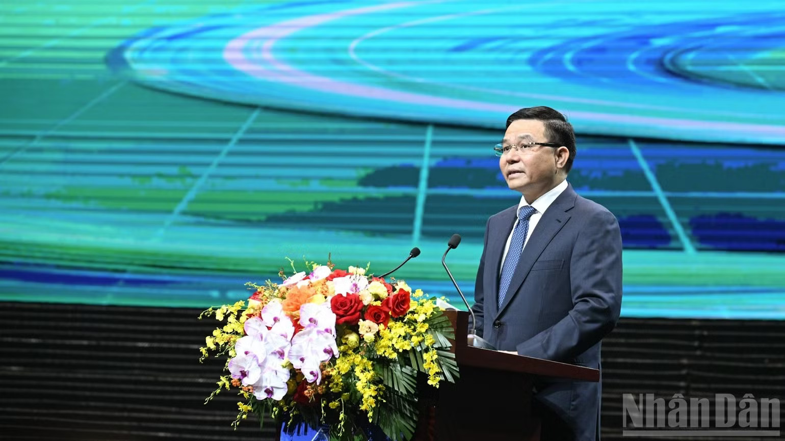 Bộ trưởng Công thương Lê Mạnh Hùng phát biểu ý kiến tại Lễ công bố. (Ảnh: TRẦN HẢI) ndo_br_c5-7772.jpg