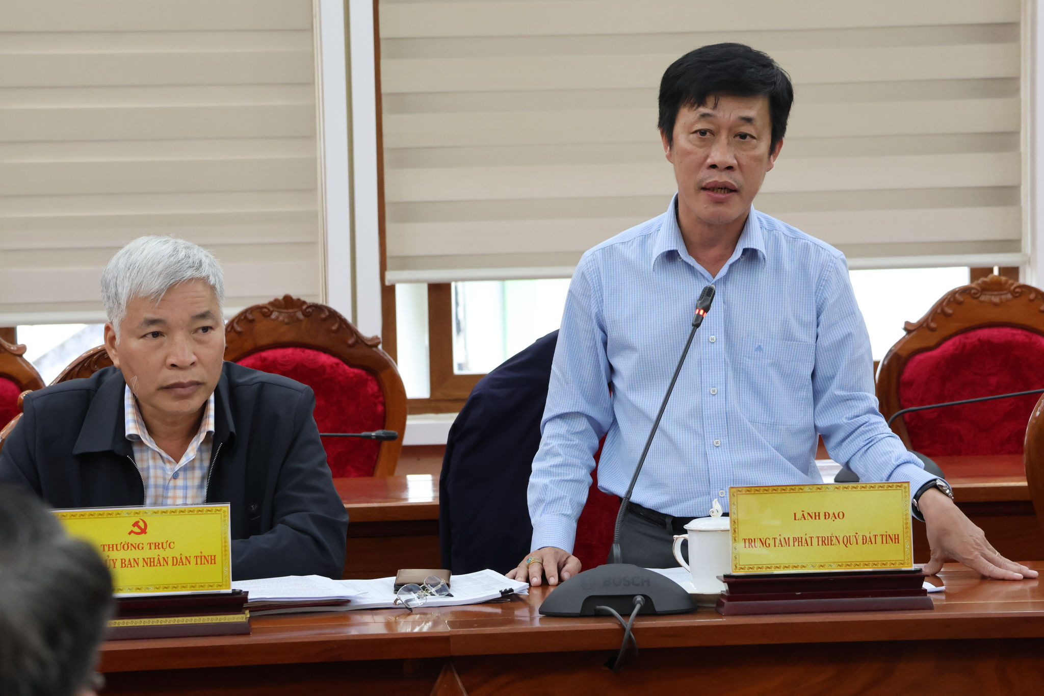 ông Huỳnh văn Minh - giám đốc TRung tâm phát triển quỹ đất tỉnh tiếp thu ý kiến chỉ đạo 