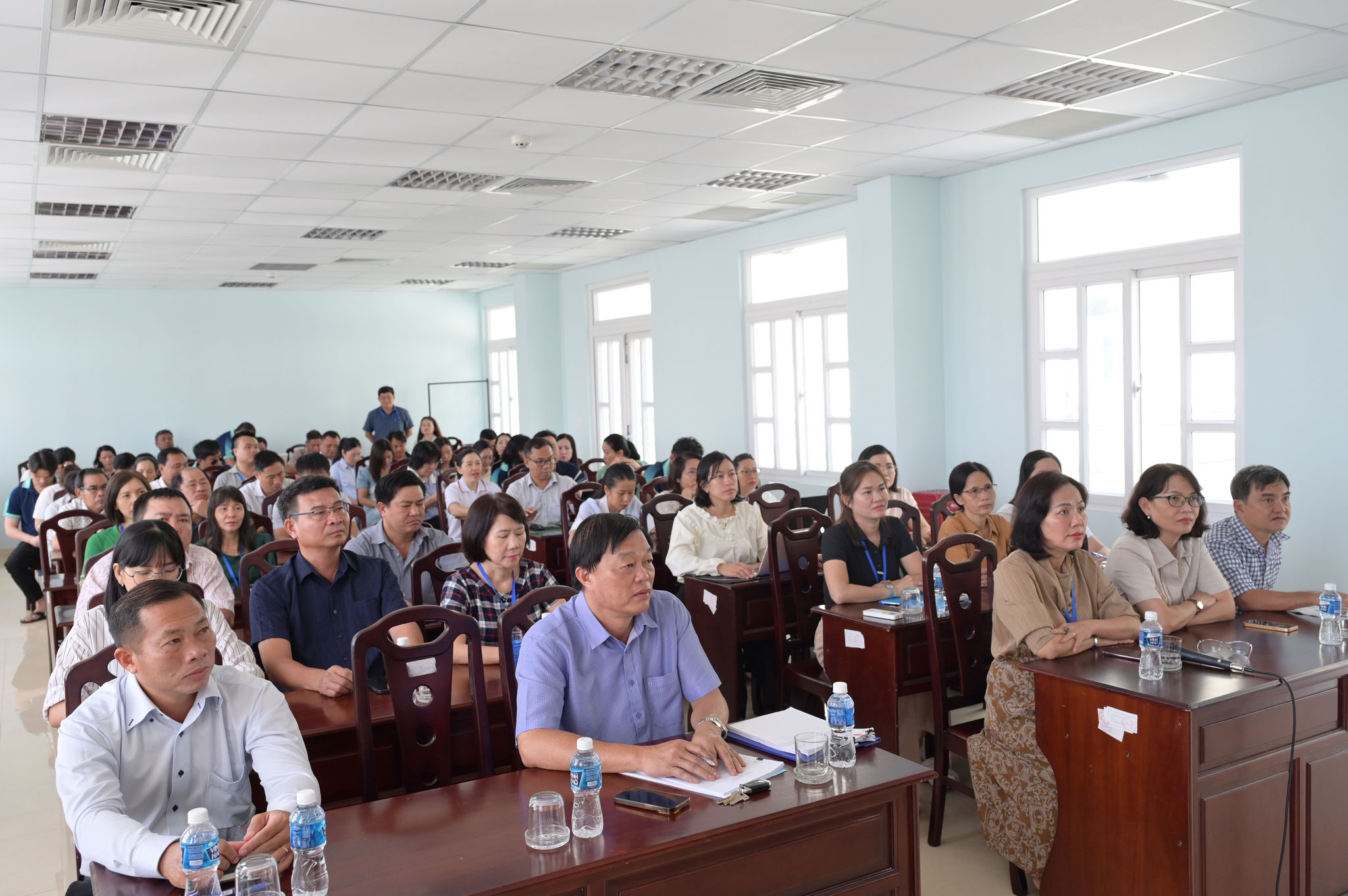 Tập thể lãnh đạo, nhân viên, người lao động Báo và PTTH Lâm Đồng cơ sở Phú Thủy tham gia Hội nghị quán triệt Nghị quyết của Bộ Chính trị 1