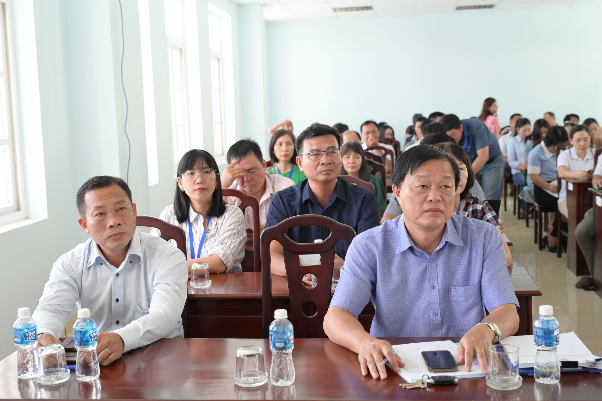 Tập thể lãnh đạo và nhân viên Báo và PTTH Lâm Đồng cơ sở Phú Thủy tham gia hội nghị trực tuyến nghiên cứu, học tập, quán triệt Nghị quyết của Bộ chính trị