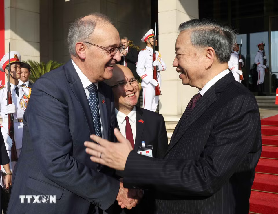 Tổng Bí thư, Chủ tịch nước Tô Lâm và Tổng thống Liên bang Thụy Sĩ Guy Parmelin. (Ảnh: Thống Nhất/TTXVN)
