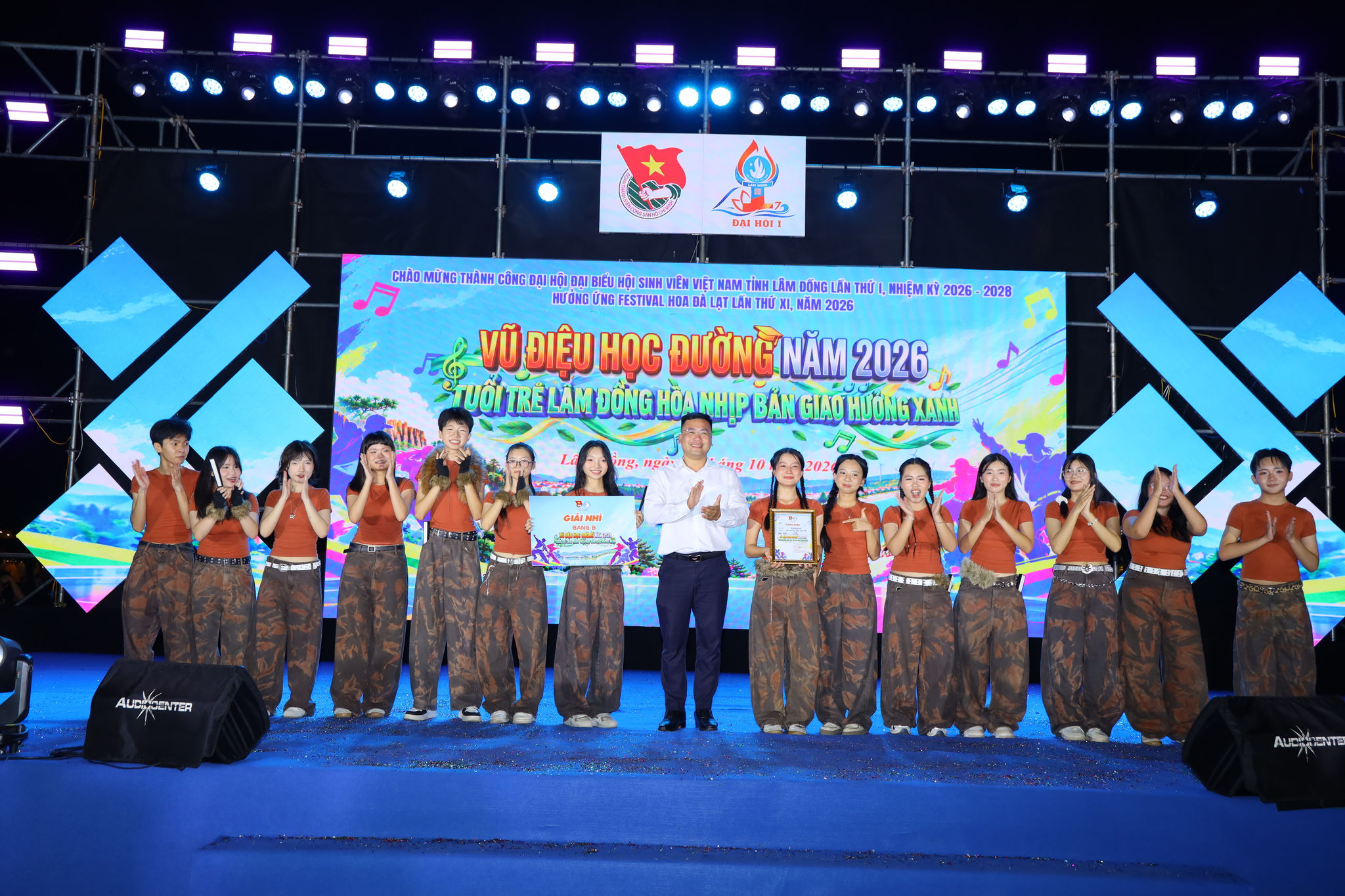22c0109fb98339dd6092.jpg