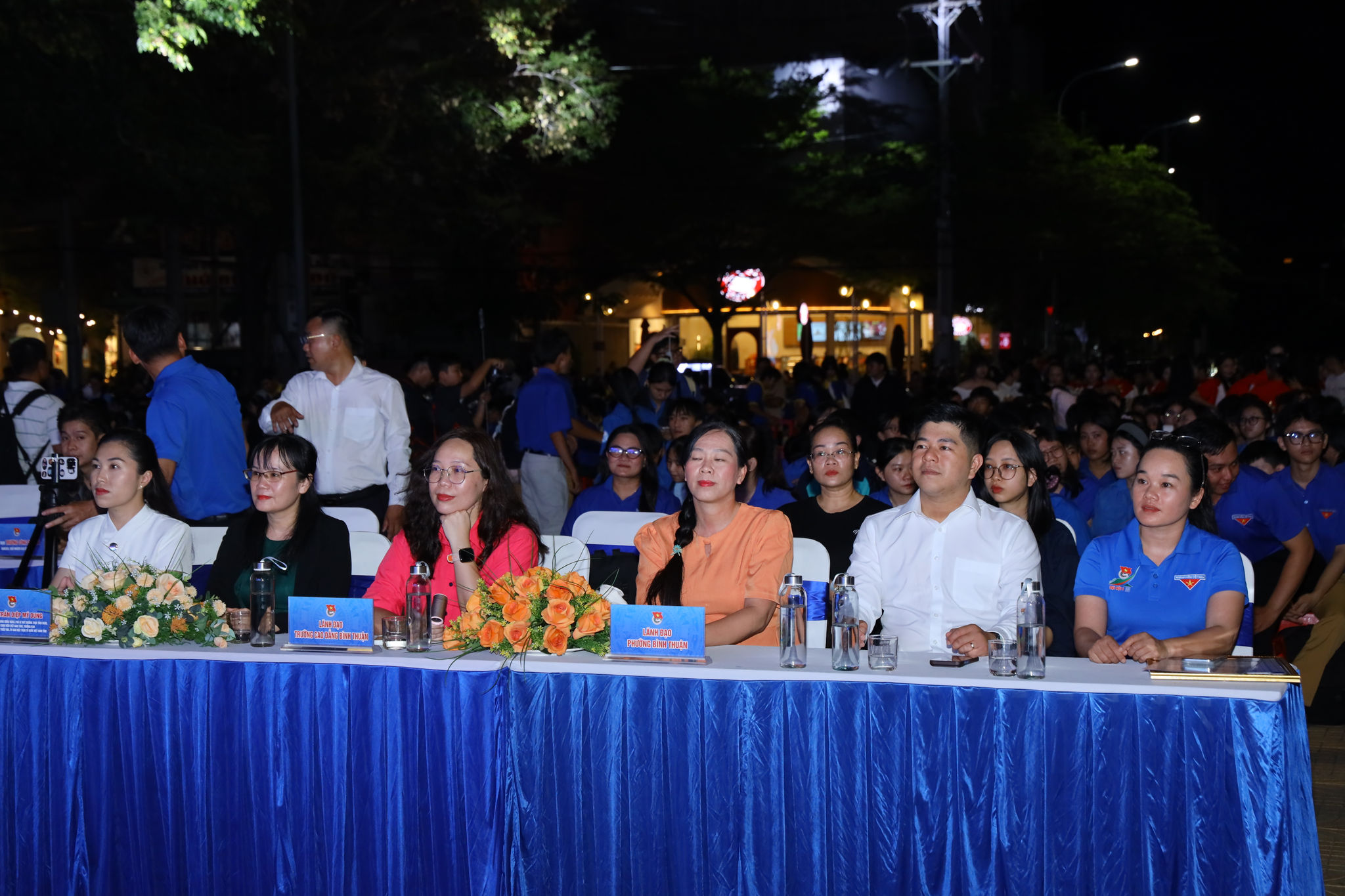 Các đại biểu tham dự chương trình 