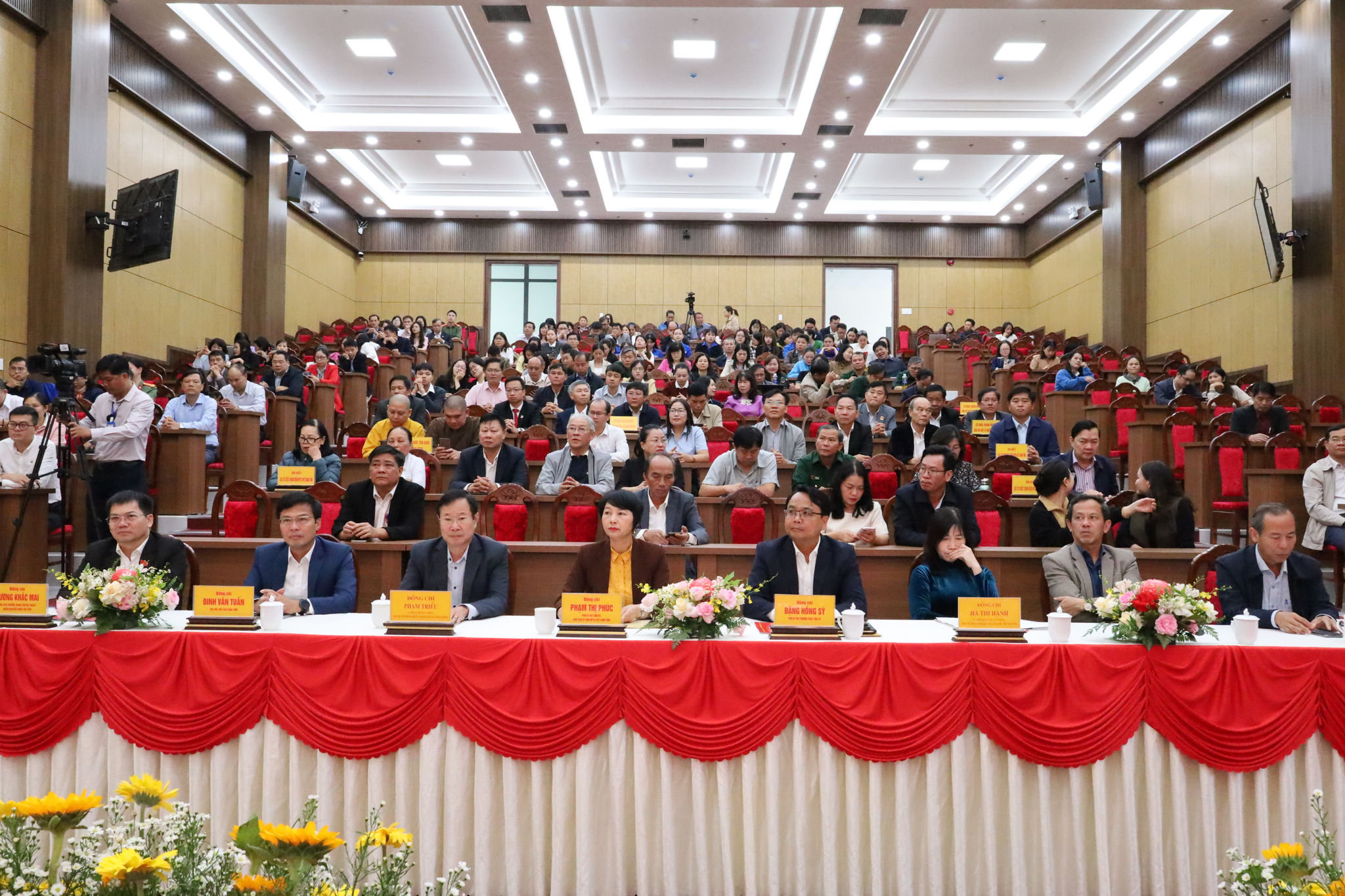 Provincial leaders and delegates attend the launch ceremony