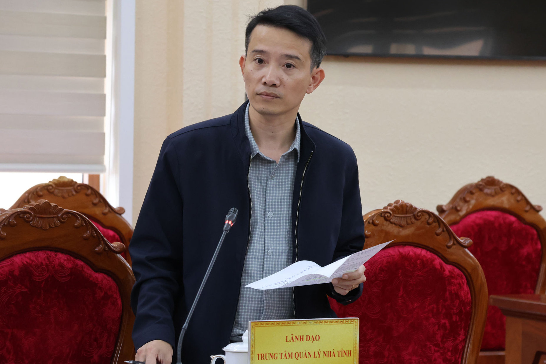 ong-nguyen-nhat-quang-giam-doc-trung-tam-quan-ly-nha-tinh-lam-dong-tiep-thu-y-kien-chi-dao.jpg