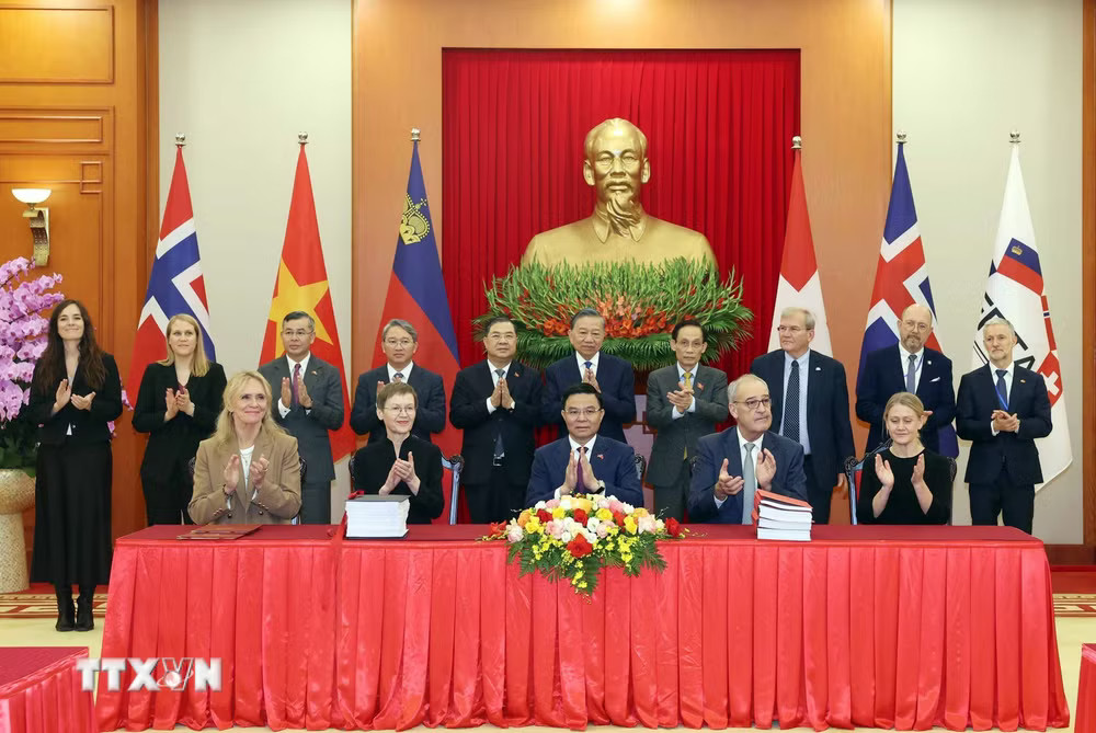 ttxvn_le-ky-hiep-dinh-thuong-mai-tu-do-giua-viet-nam-va-cac-nuoc-thanh-vien-hiep-hoi-mau-dich-tu-do-chau-au-2.jpg