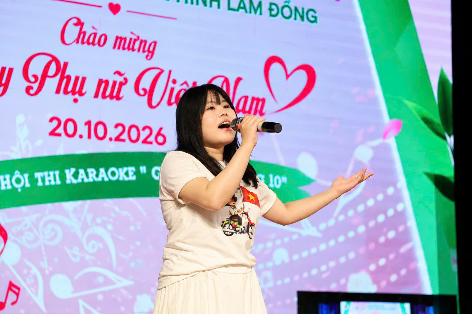 Tiết mục Rừng xanh vang tiếng Ta Lư của thí sinh Lưu Thị Thúy Hường đến từ phòng Thời sự