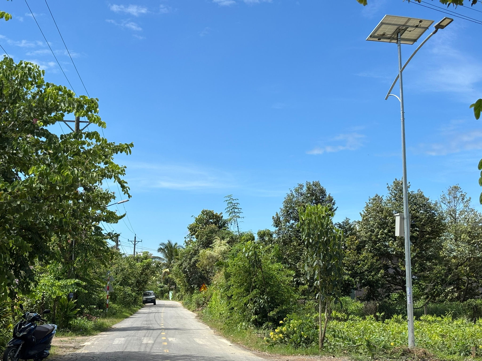 Con đường đẹp được xây dựng hệ thống điện chiếu sáng từ kinh phí đóng góp của cư dân