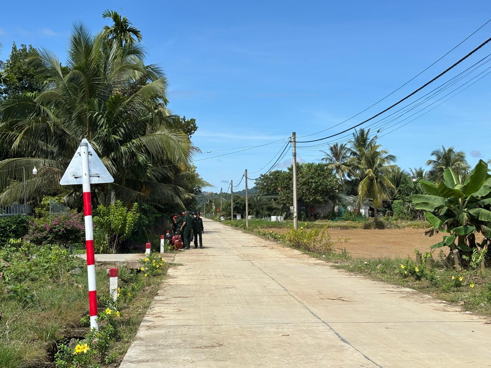 Con đường vừa được hoàn thành với hàng ngàn m2 đất được cư dân tự nguyện hiến đất