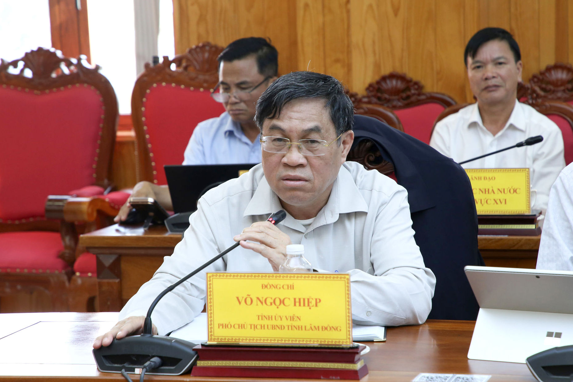 tinh-uy-vien-pho-chu-tich-ubnd-tinh-vo-ngoc-hiep-de-nghi-cac-so-nganh-dia-phuong-tang-cuong-cong-tac-thu-ngan-sach-tu-su-dung-dat(1).jpg