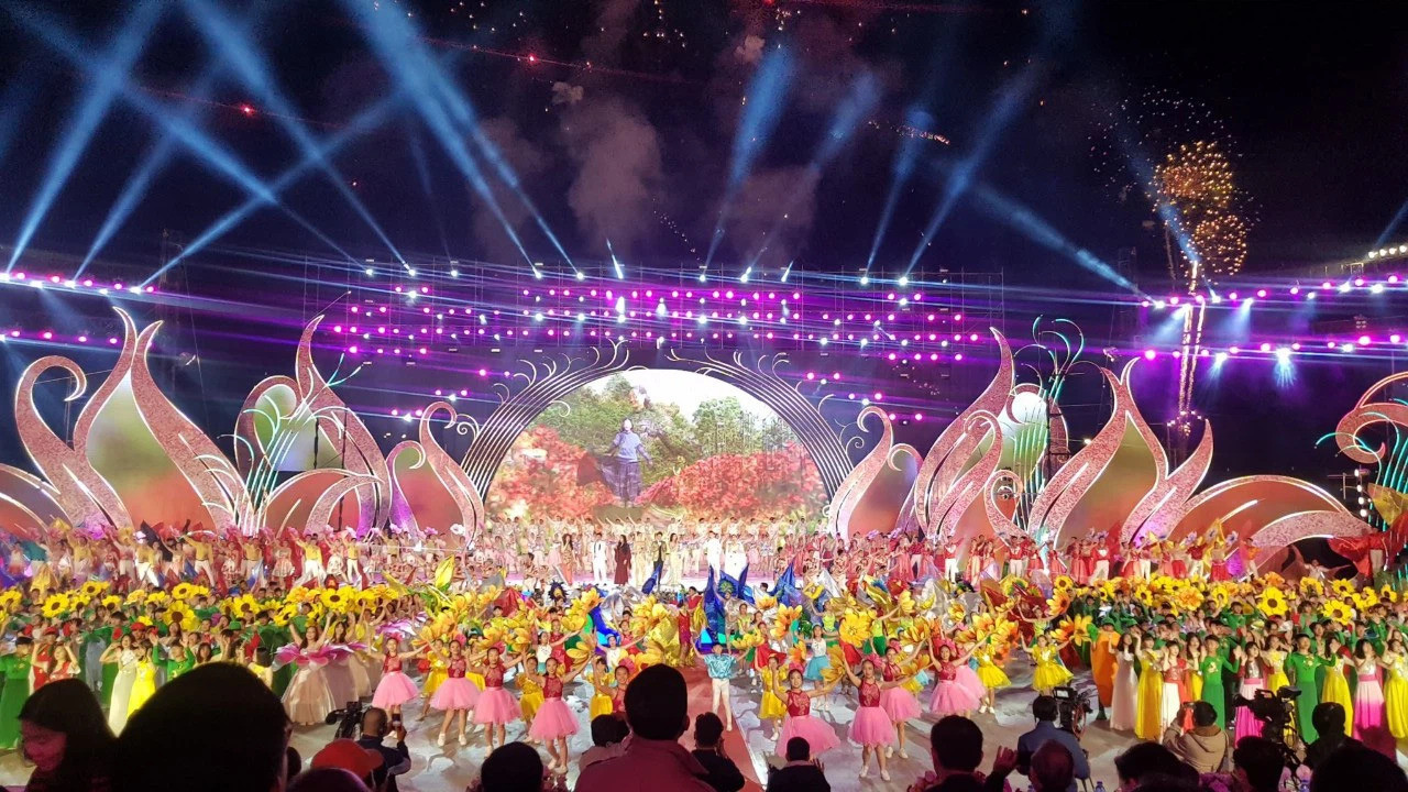 festival-hoa-da-lat-tat-tan-tat-ve-le-hoi-hoa-lon-nhat-tai-da-lat-06-1635691106-1-.jpeg