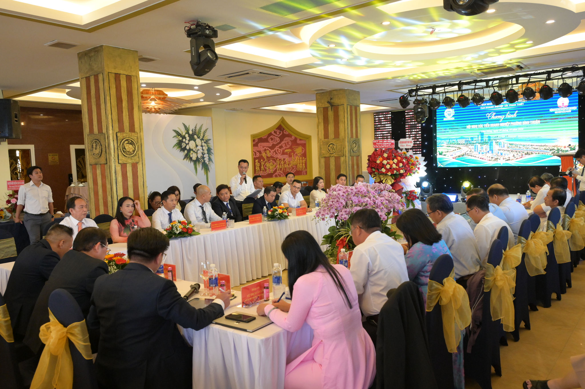 Toàn cảnh hội nghị