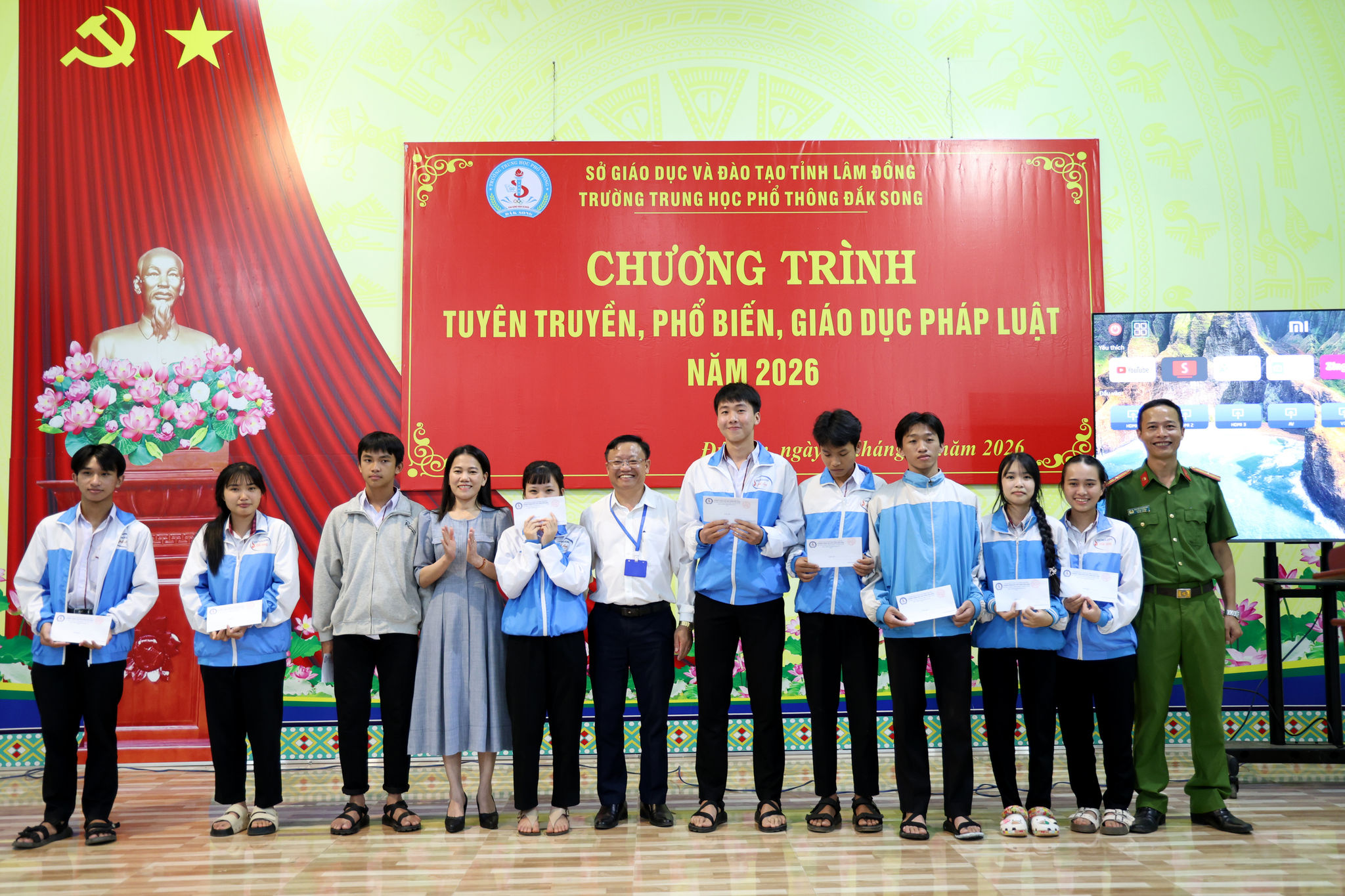 Tuyen truyen Dak Song 11