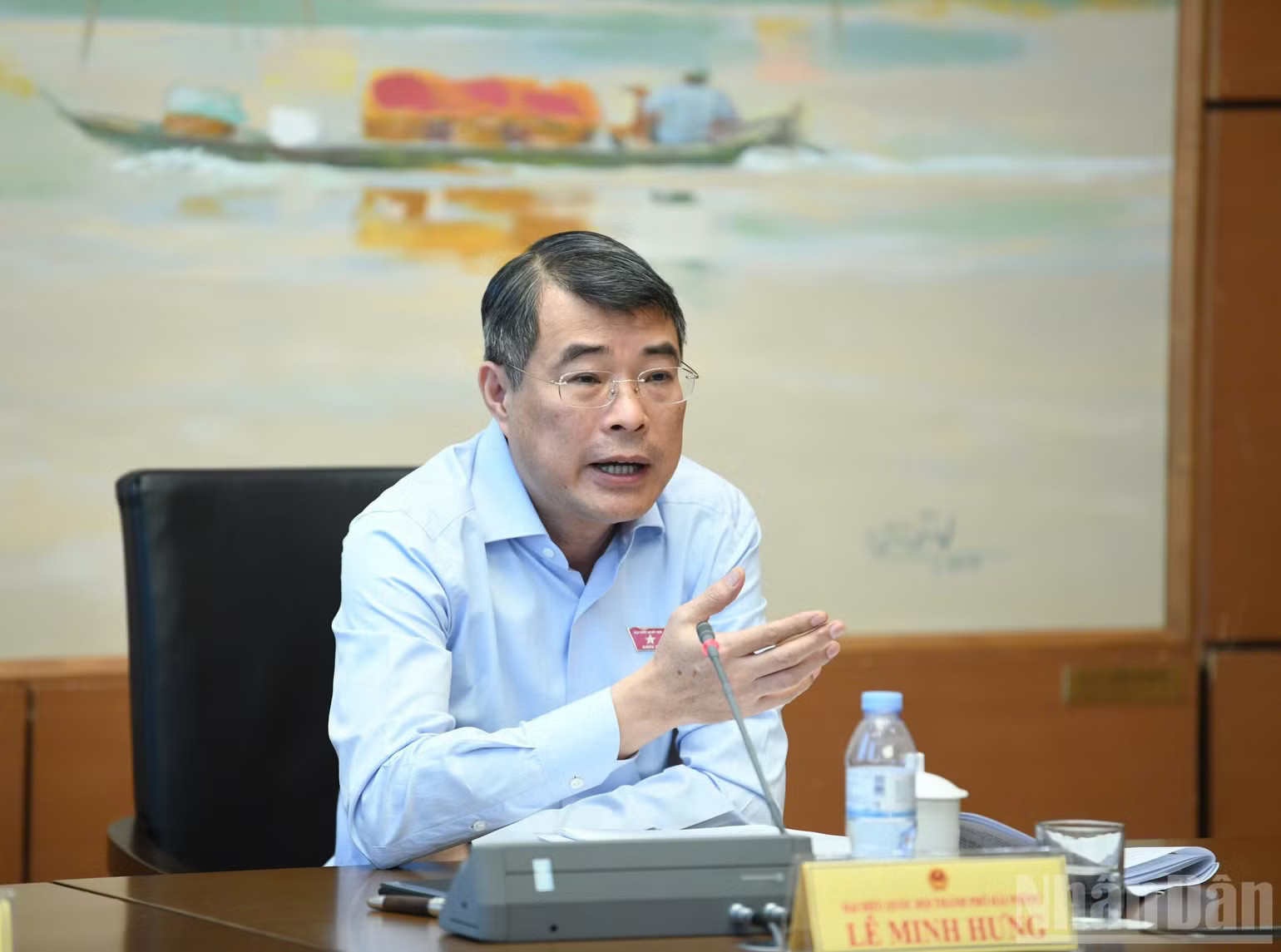 Thủ tướng Lê Minh Hưng phát biểu ý kiến trong phiên thảo luận tại tổ sáng 21/10. (Ảnh: DUY LINH) ndo_br_img-1792558025035-1792558153633.jpg