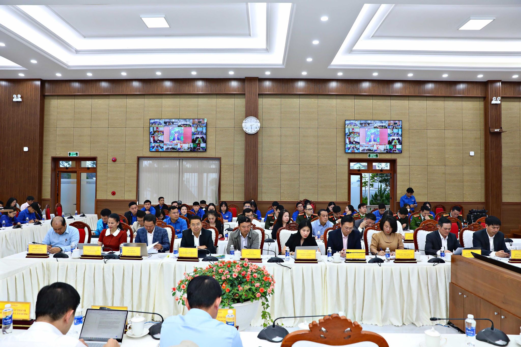 Quanh cảnh hội nghị
