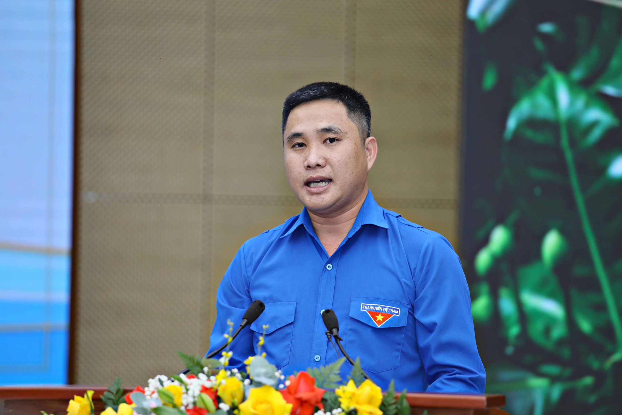 Bí thư Tỉnh Đoàn Lâm Đồng hiện nay là Trương Minh Quang báo cáo tóm tắt kết quả thực hiện các mục tiêu, chỉ tiêu trong Chương trình phát triển thanh niên năm 2025