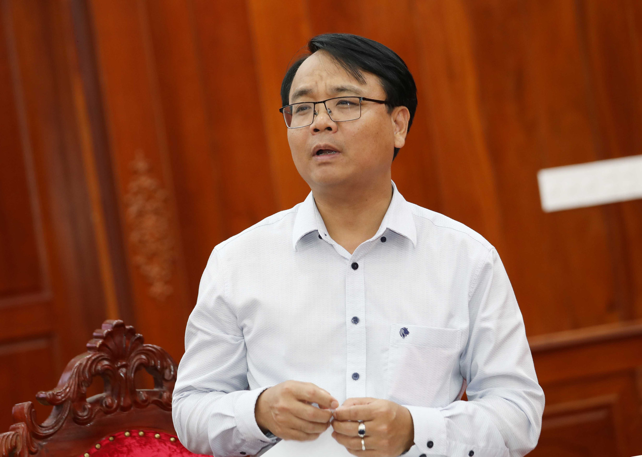 Đồng chí Đặng Hồng Sỹ Phó Bí thư Thường trực Tỉnh ủy thông qua Tờ trình của Ban Thường vụ Tỉnh ủy về công tác cán bộ