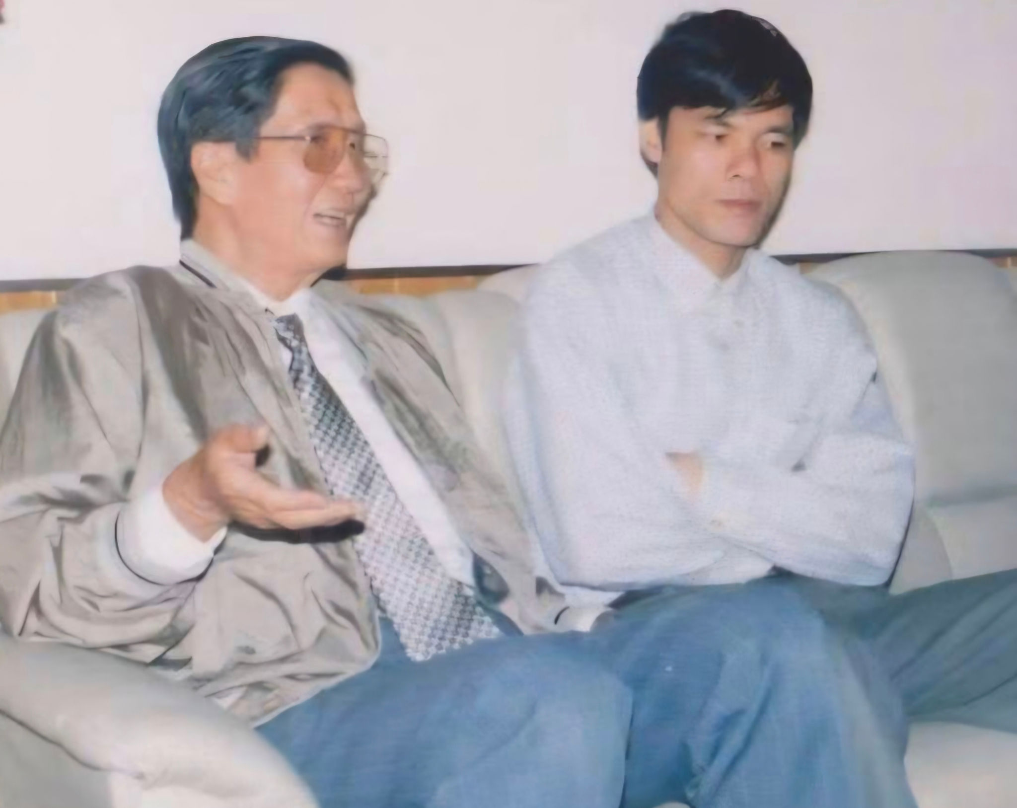 Nhạc sĩ Phạm Tuyên và tác giả năm 1995