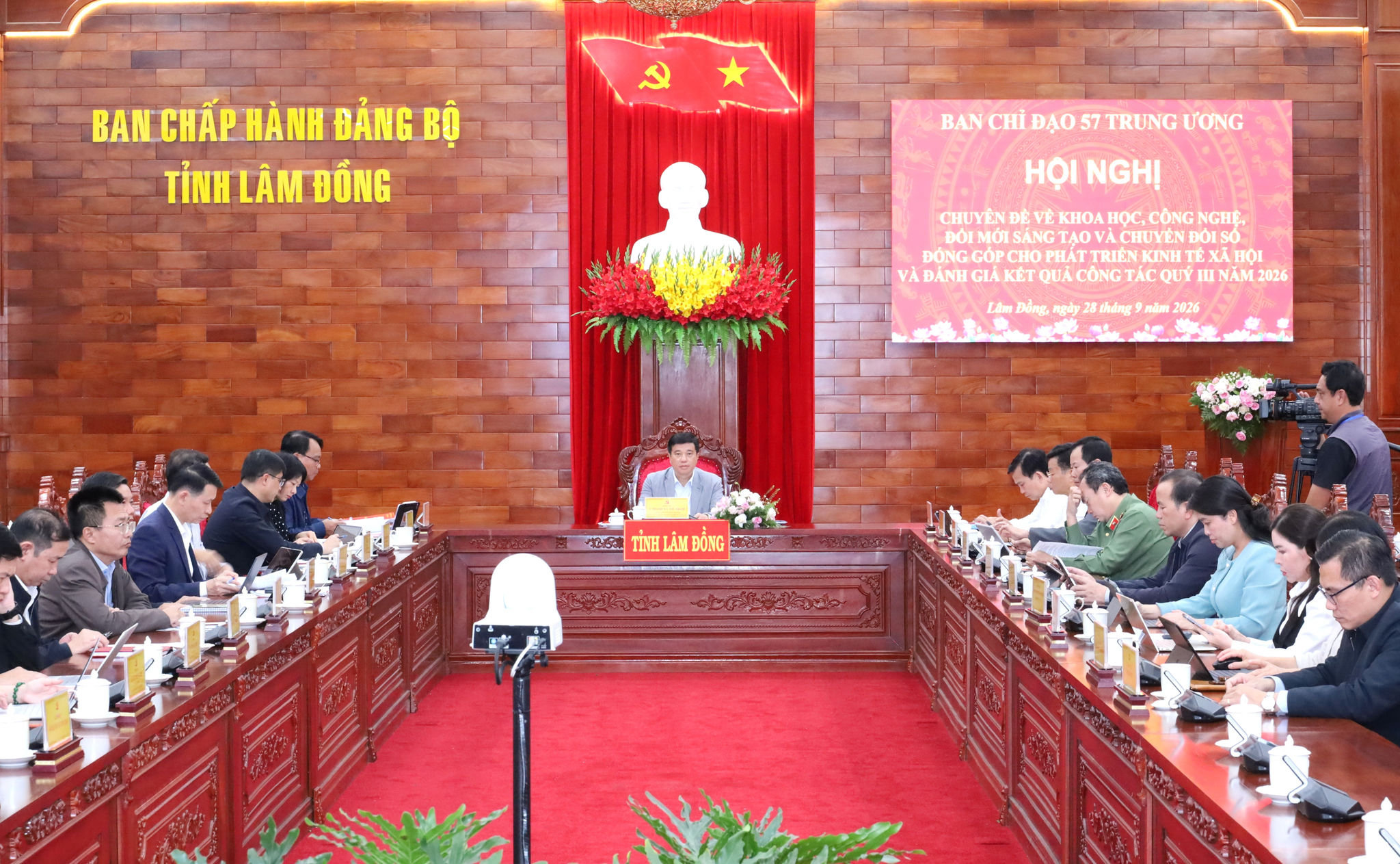 quang-canh-hoi-nghi-tai-diem-cau-lam-dong.jpg