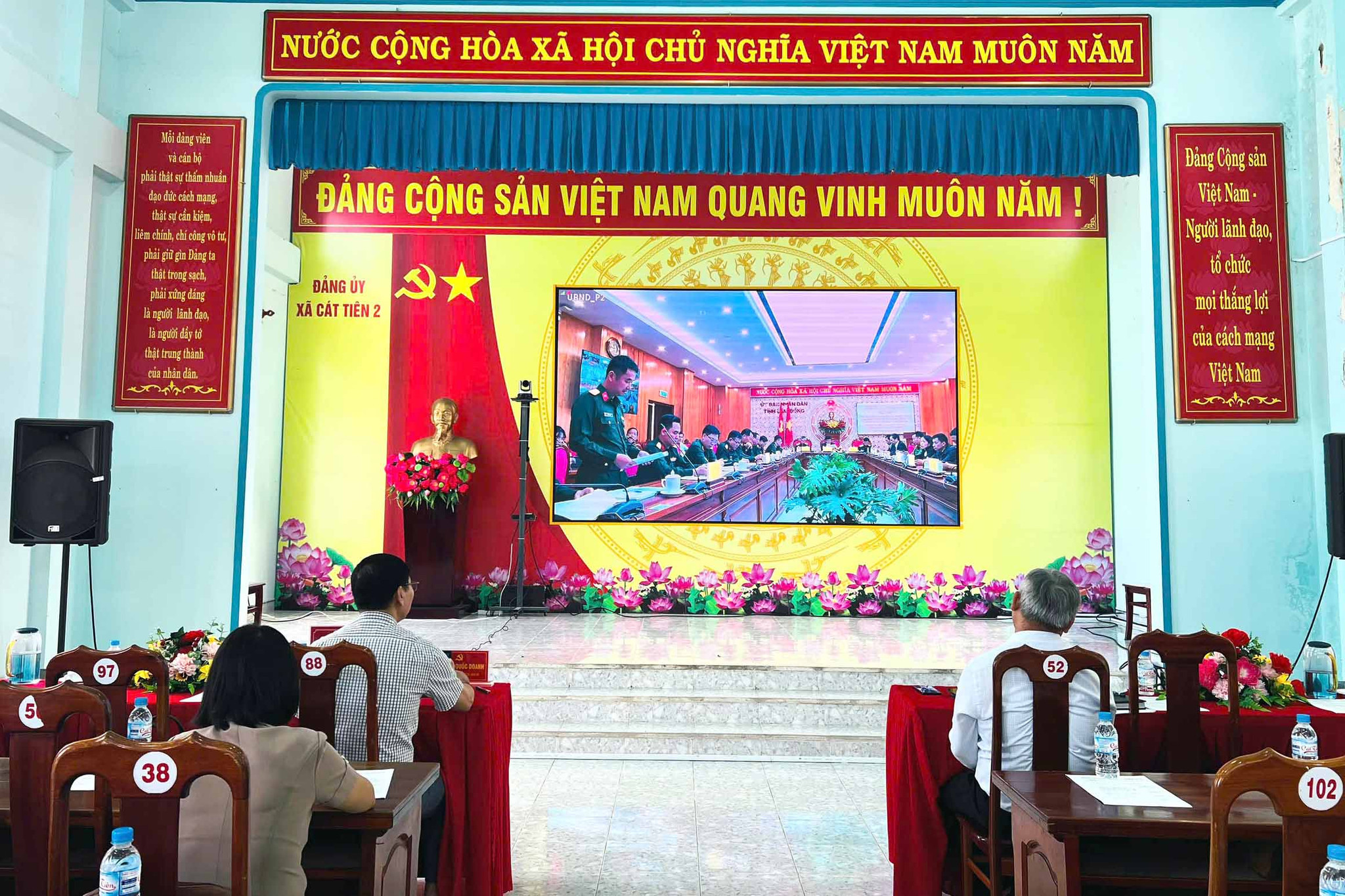 Lãnh đạo xã Cát Tiên 2 tham dự Hội nghị trực tuyến sáng 23/10