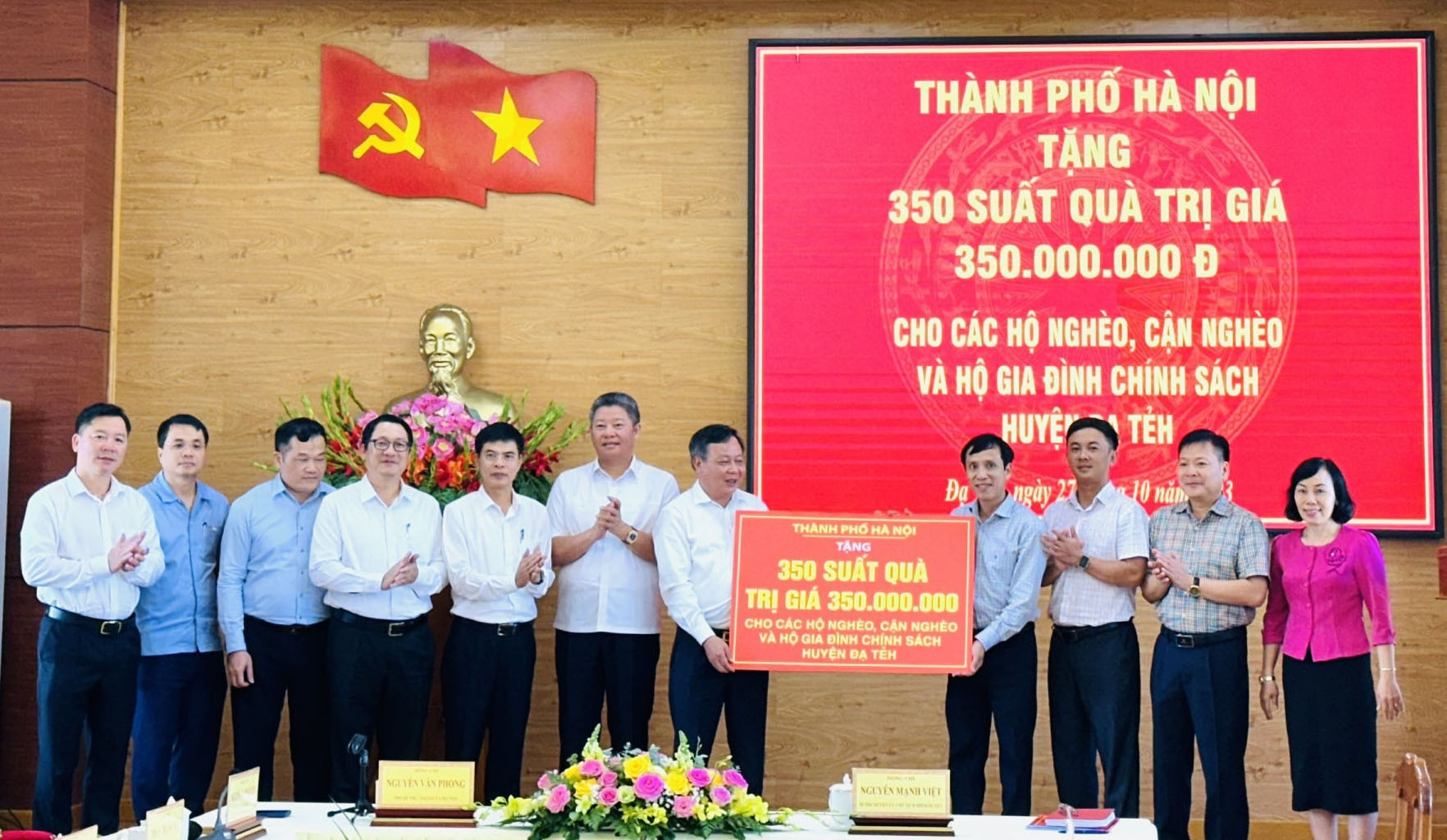 baolamdong.vn-file-e7837c02845ffd04018473e6df282e92-102023-_tang_350_phan_qua_20231027104254.jpg