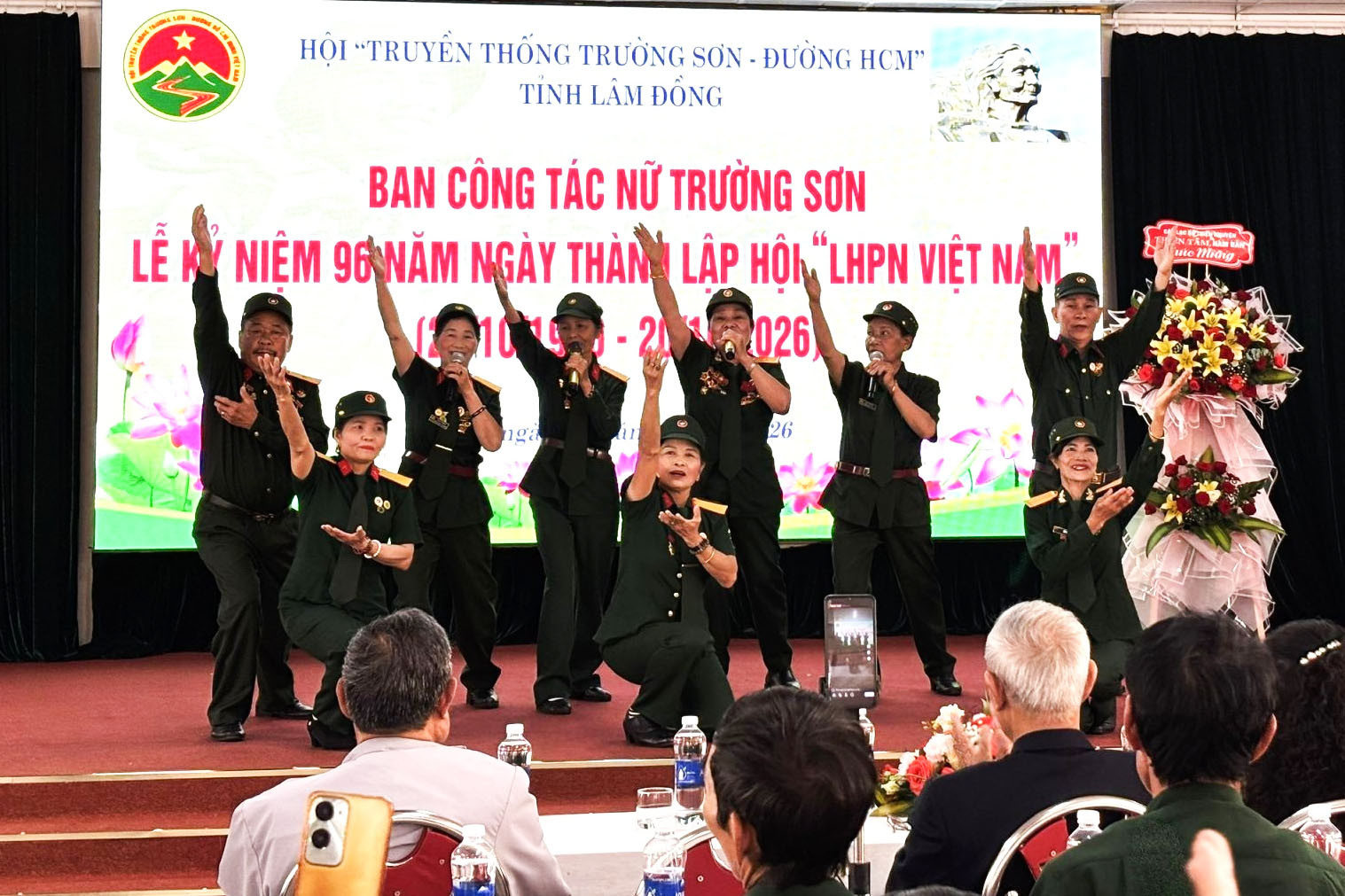bieu-dien-van-nghe-nhan-ngay-gap-go-nu-chien-si-truong-son.jpg