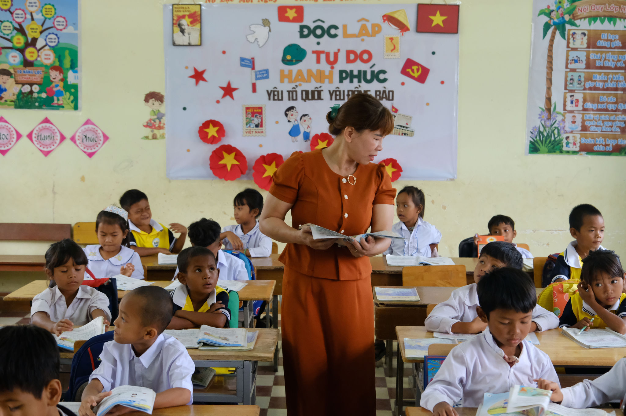 Cô Đặng Thị Lý vui vẻ trở lại với công tác giảng dạy bên học trò