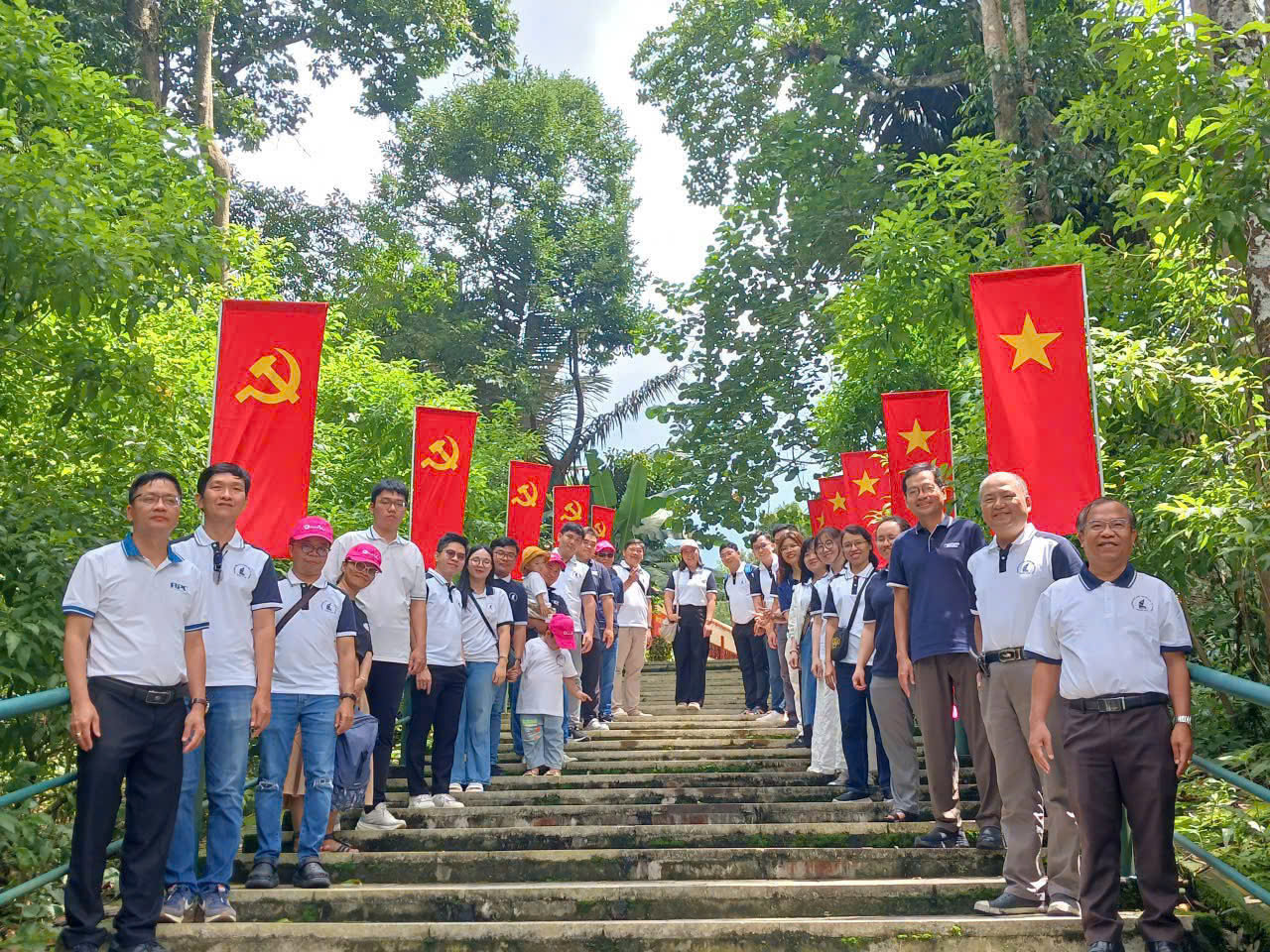 khu căn cứ