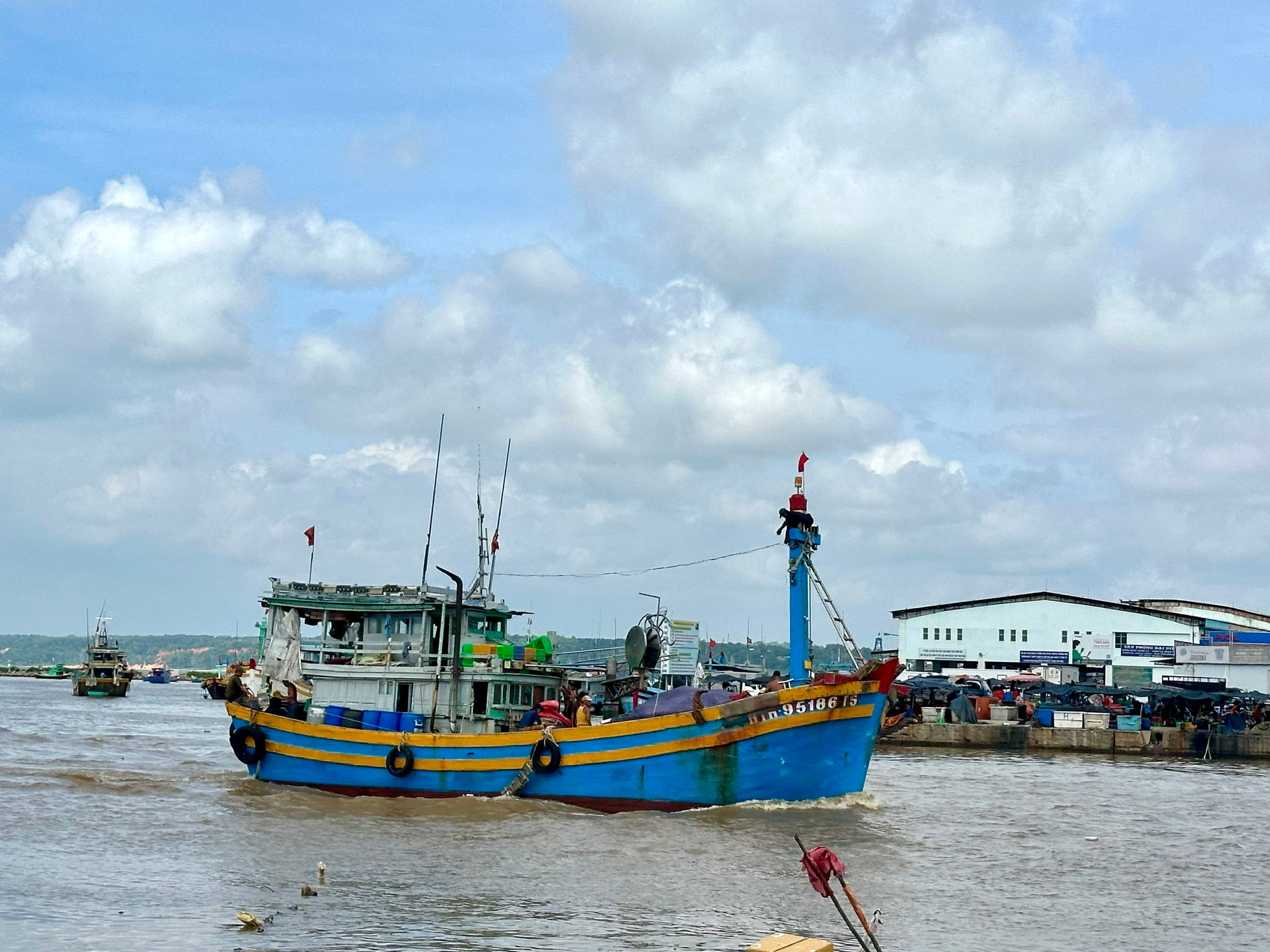 tàu cá cảng PT