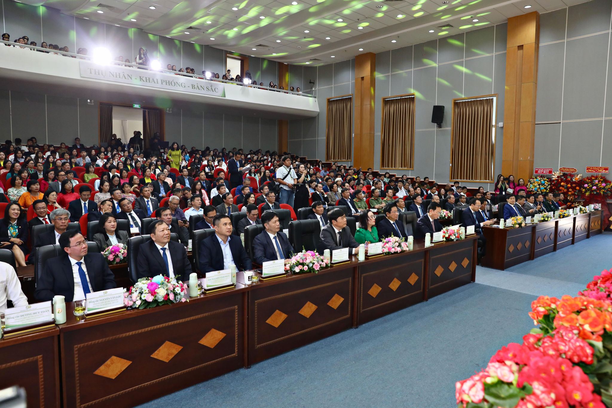 Các đại biểu tham dự Lễ kỷ niệm 50 năm Trường Đại học Đà Lạt đổi mới và phát triển (1976-2026)