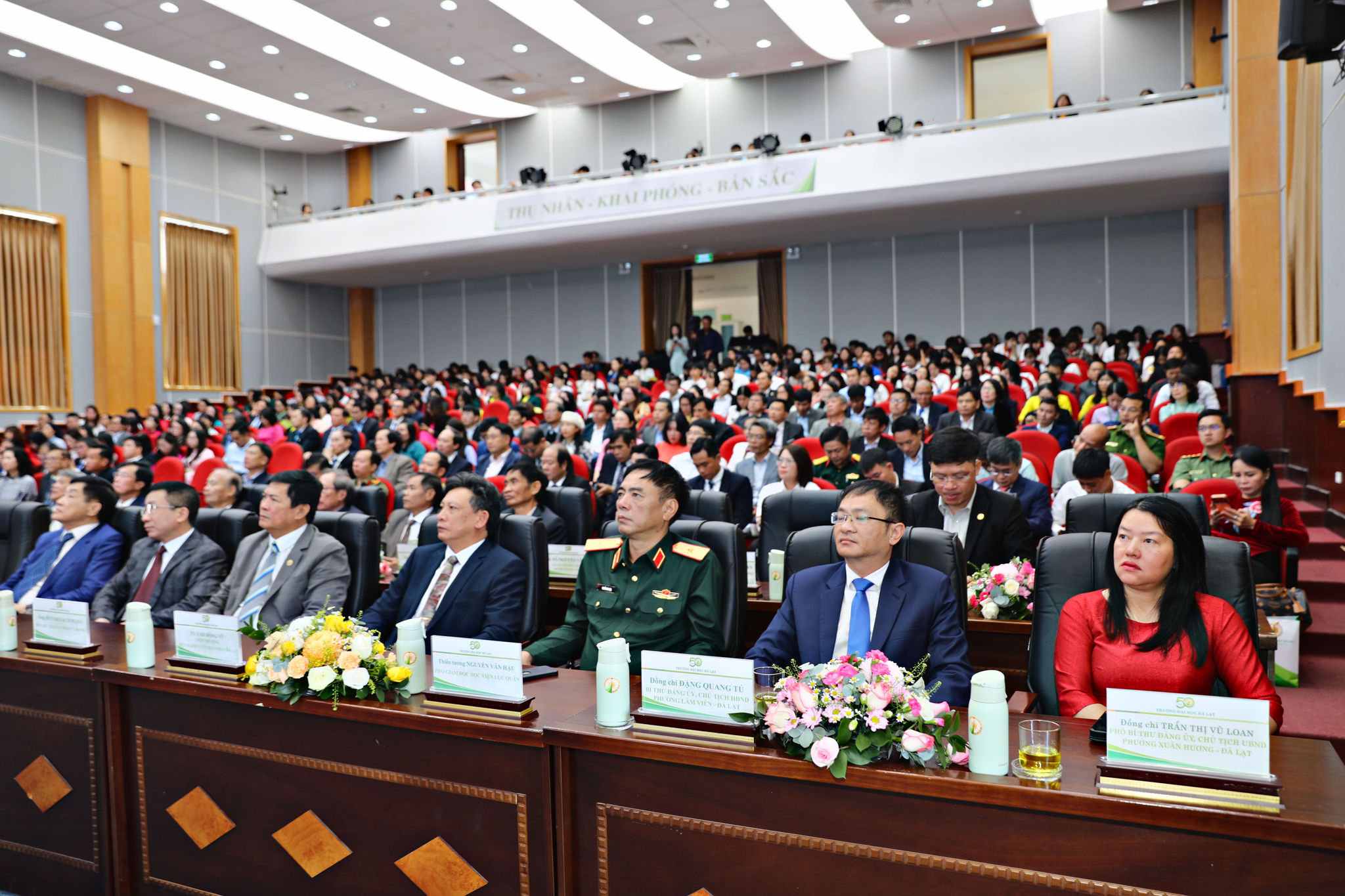 Lãnh đạo các sở, ngành, địa phương, các đại biểu tham dự Lễ kỷ niệm