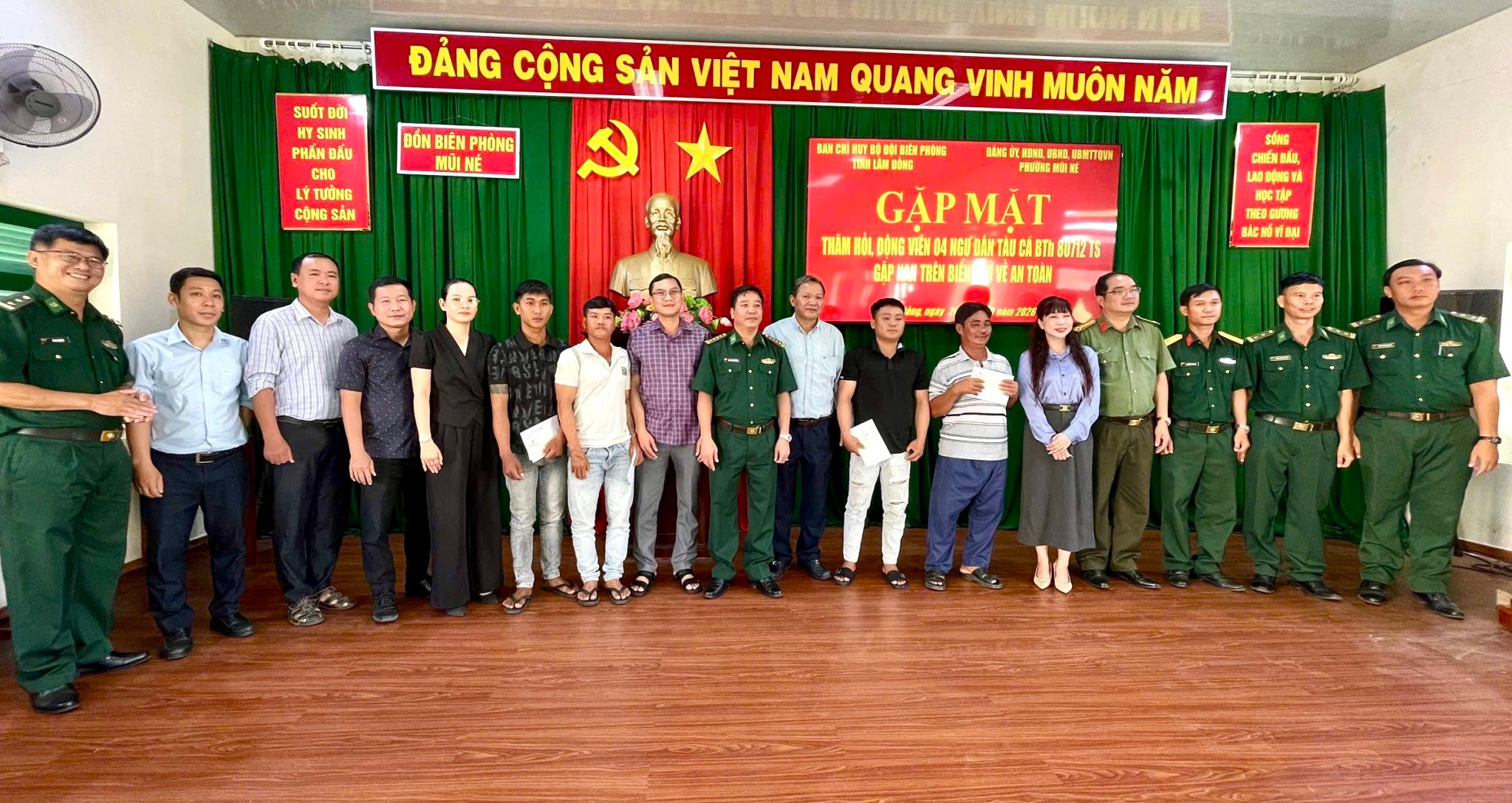 chụp hình chung