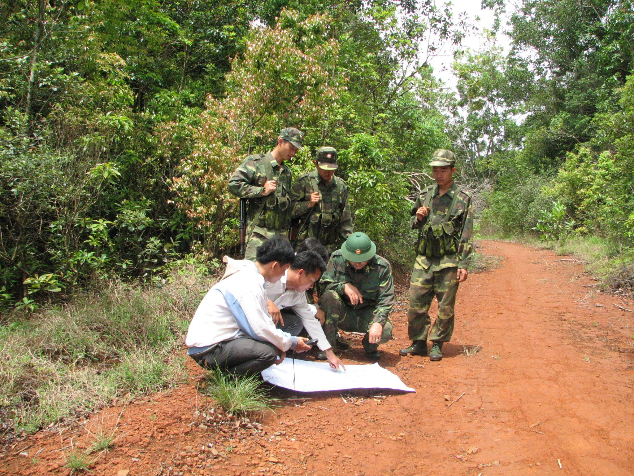 Đơn vị chủ rừng phối hợp chặt chẽ với chính quyền địa phương trong công tác bảo vệ rừng
