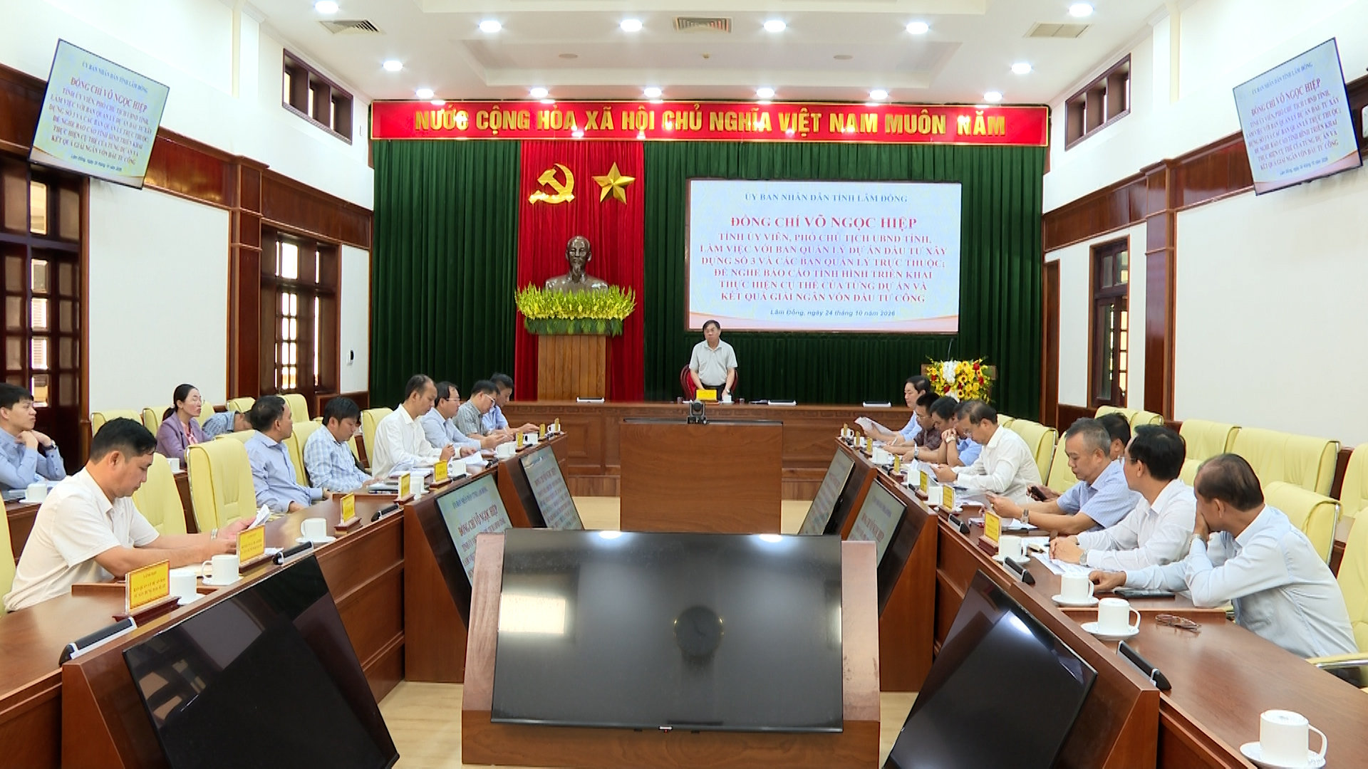 PCT VO NGOC HIEP LAM VIEC VOI CAC BAN DU AN.00_00_00_05.Still001