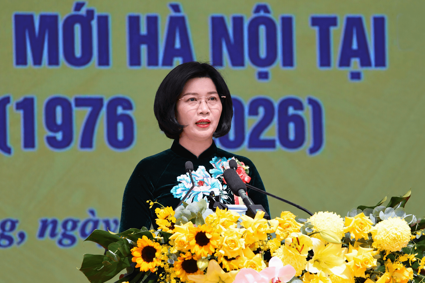 Đồng chí Phùng Thị Hồng Hà, Phó Bí thư Thành ủy, Chủ tịch HĐND, Phó Trưởng Đoàn ĐBQH TP Hà Nội phát biểu chúc mừng lễ kỷ niệm