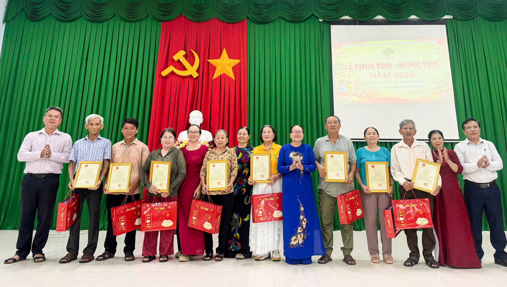 Hội NCT các xã, phường, đặc khu tổ chức lễ chúc thọ, mừng thọ cho các cụ 
