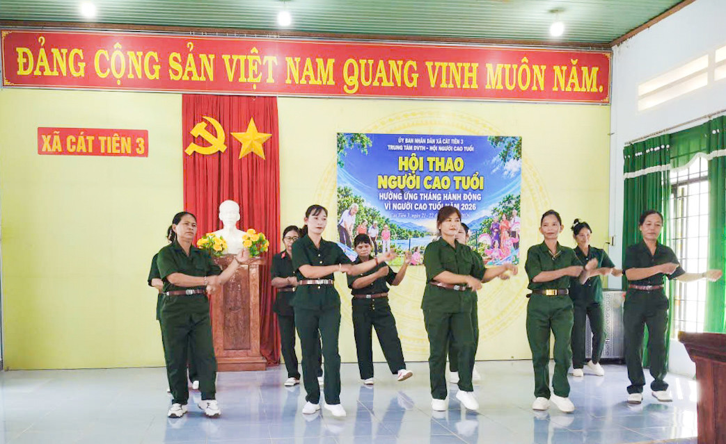 Hội NCT xã Cát Tiên 3 tổ chức hội thao và giao lưu văn nghệ, tạo không khí vui tươi cho hội viên