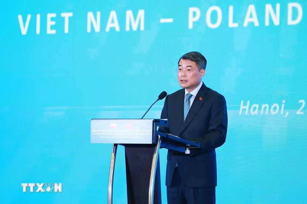 ttxvn_thu-tuong-le-minh-hung-va-thu-tuong-cong-hoa-ba-lan-donald-tusk-du-hoi-nghi-ban-tron-doanh-nghiep-viet-nam-ba-lan-9112864.jpg