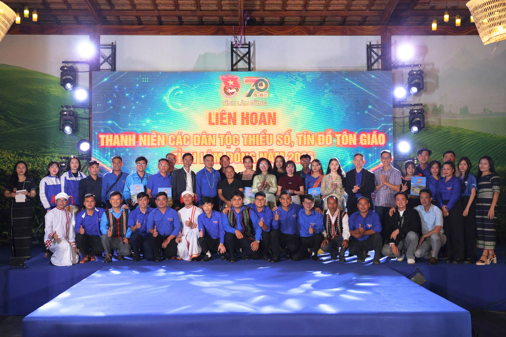 Các cụm thi đua chụp ảnh lưu niệm tại liên hoan