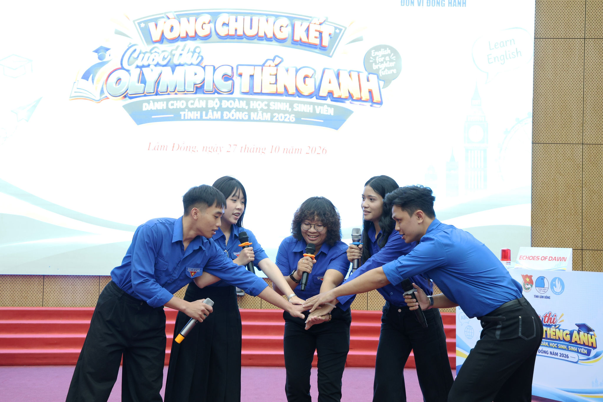 Đoàn kết ở phần thi chào hỏi