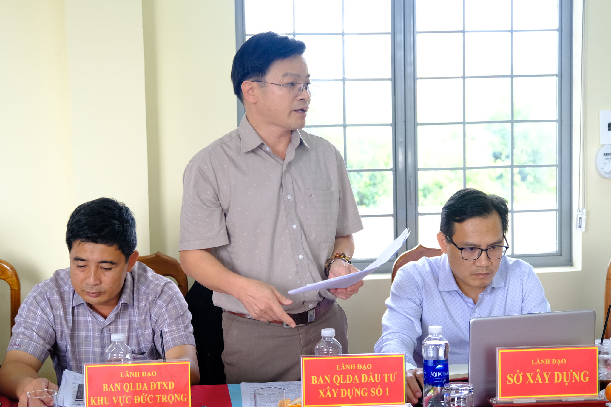 Ông Trần Văn Hiệp, Phó Giám đốc Ban Quản lý dự án Đầu tư xây dựng số 1 phát biểu tại buổi làm việc
