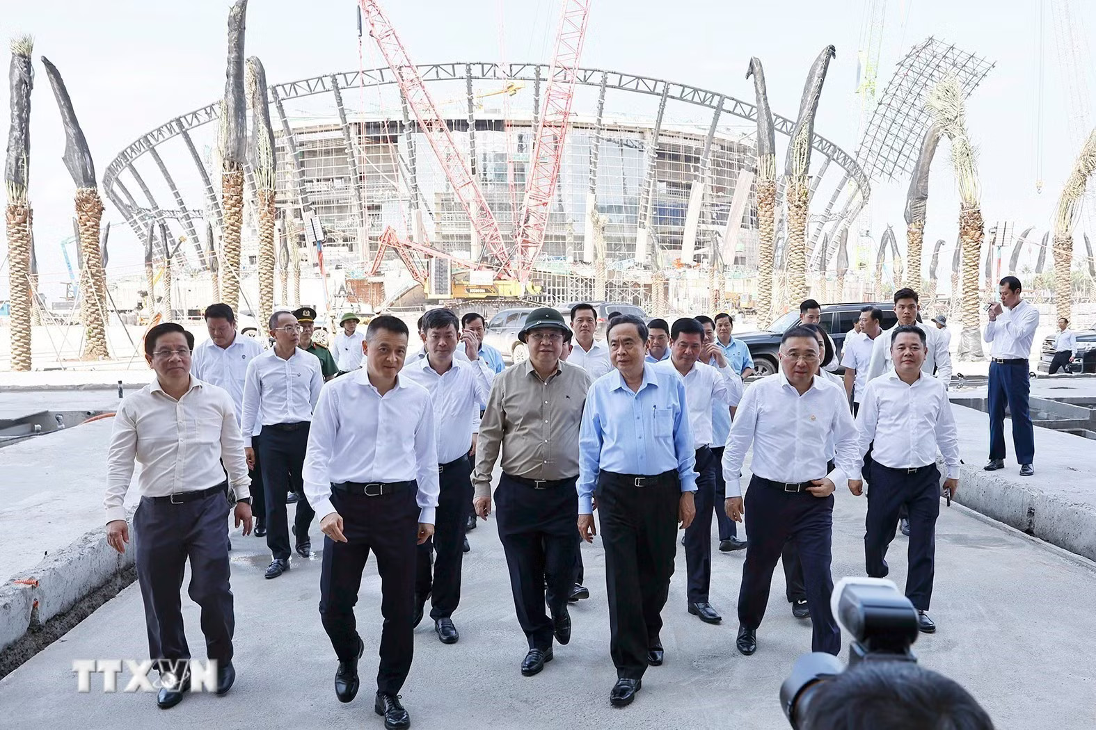 ttxvn_vna-potal-chu-tich-quoc-hoi-kiem-tra-tien-do-cac-cong-trinh-du-an-phuc-vu-hoi-nghi-cap-cao-apec-9110664.jpg