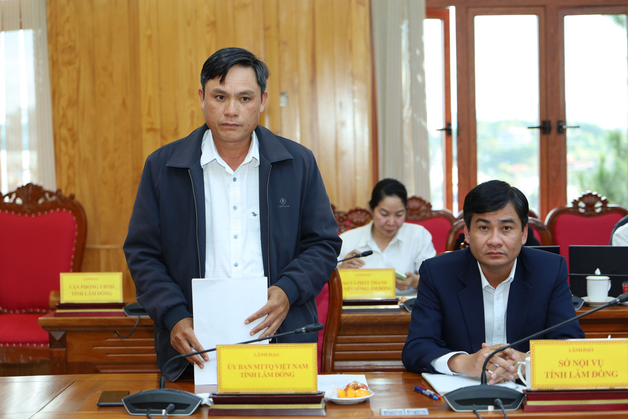 Phó trưởng Ban Dân chủ, Giám sát và Phản biện xã hội Ủy ban MTTQVN tỉnh Lâm Đồng Trần Trọng Hải tham gia ý kiến tại buổi làm việc