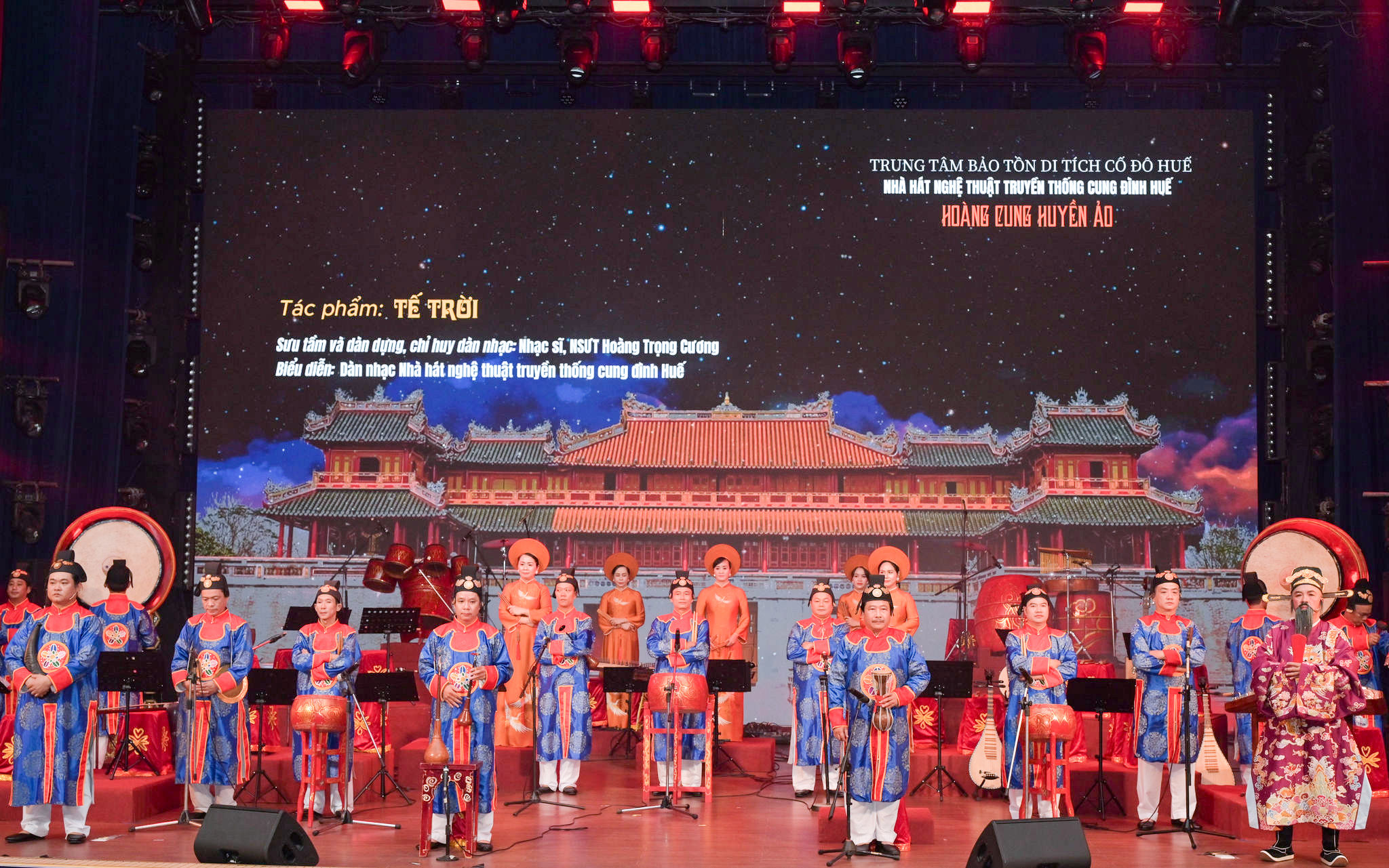 tac-pham-du-thi-cua-nha-hat-cung-dinh-hue.jpg