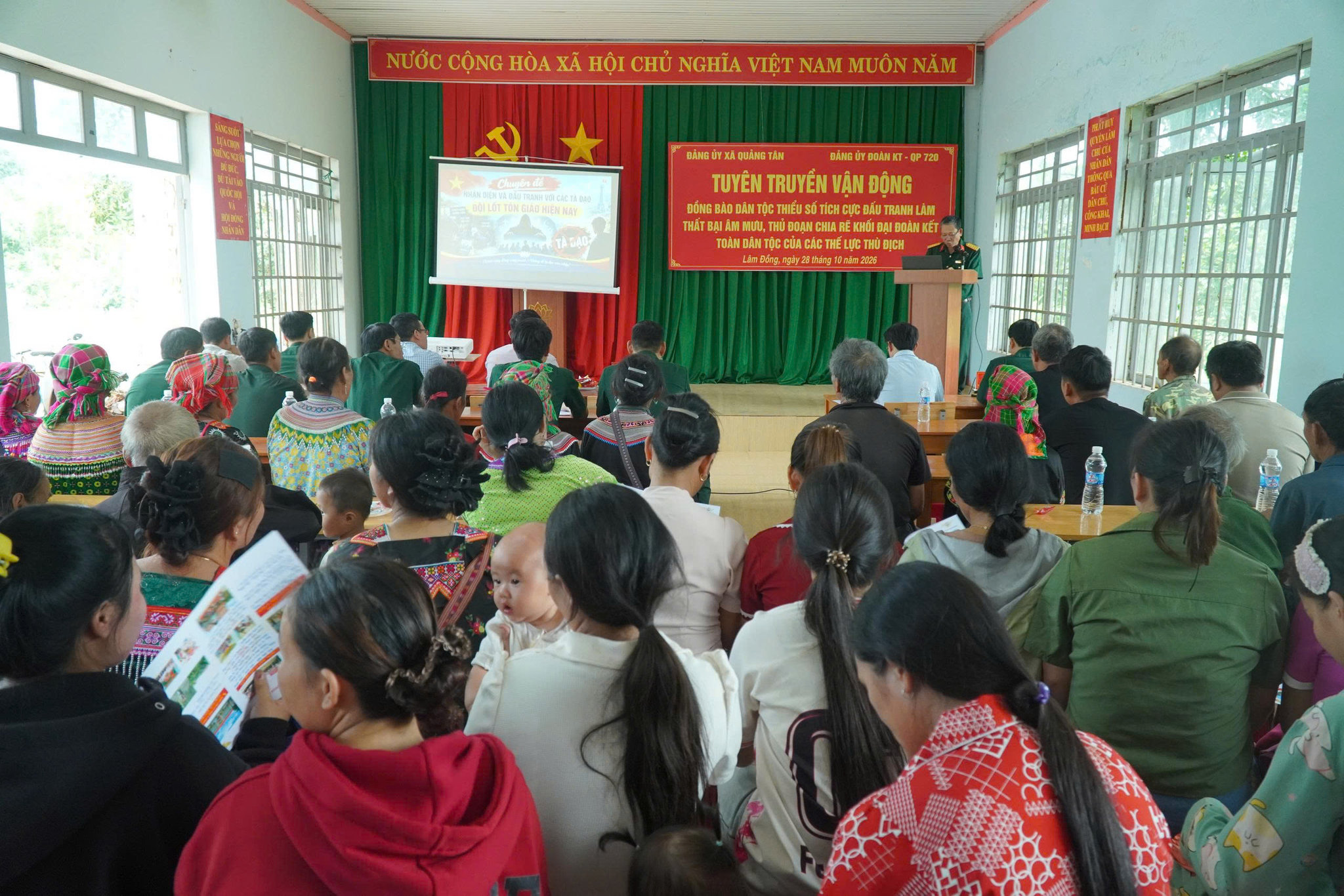 1 Quang cảnh buổi tuyên truyền
