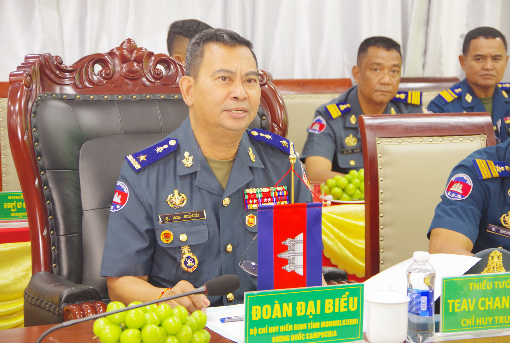 5. Thiếu tướng Tiêu Chăn Đa Ra, Chỉ huy trưởng Bộ Chỉ huy Hiến binh tỉnh Mondulkiri khẳng định quyết tâm tăng cường đoàn kết, hữu nghị, hợp tác, góp phần xây dựng tuyến biên giới Việt Nam
