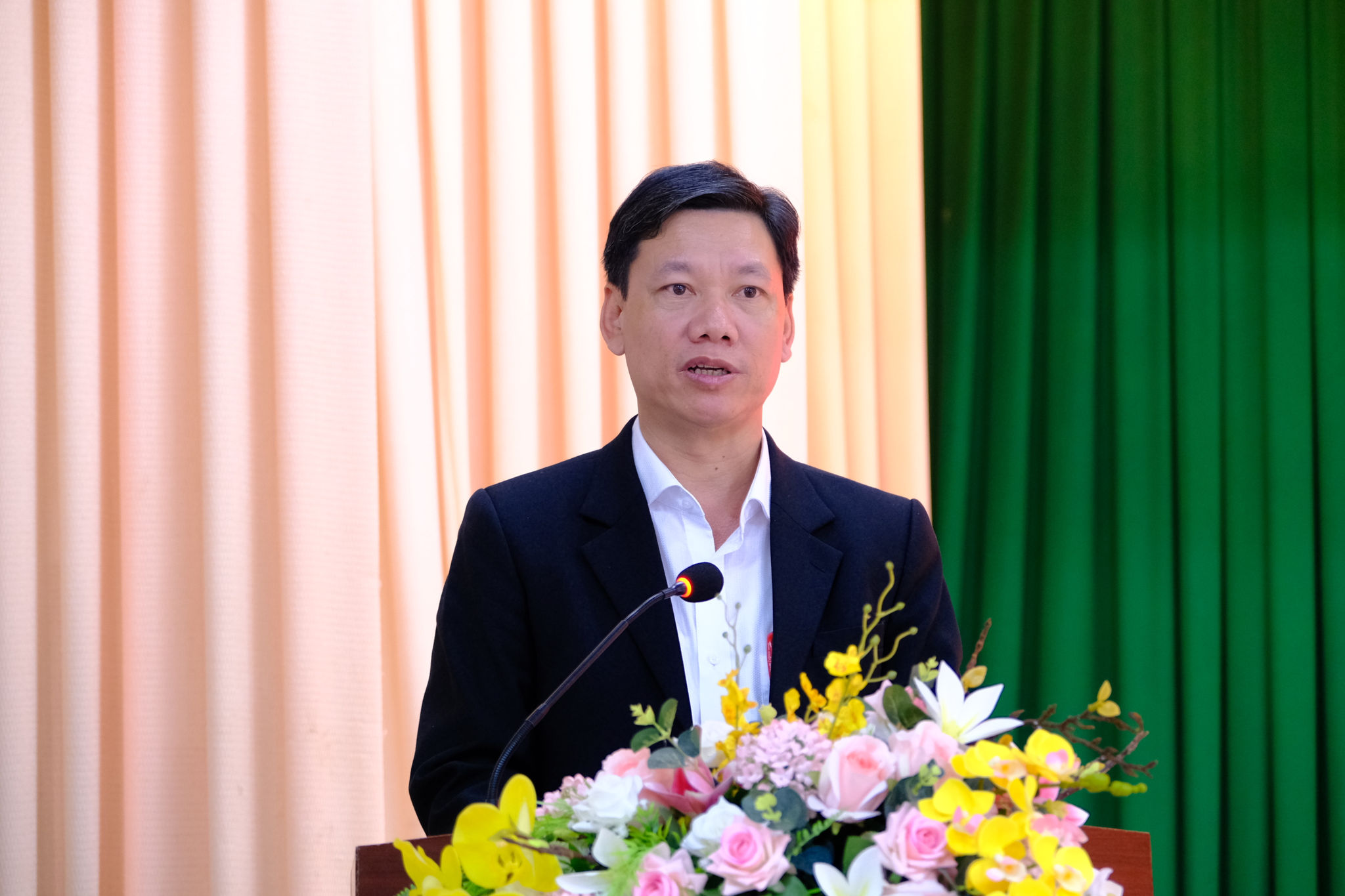 Giám đốc Sở Nội vụ Đỗ Văn Chung công bố quyết định công tác cán bộ 