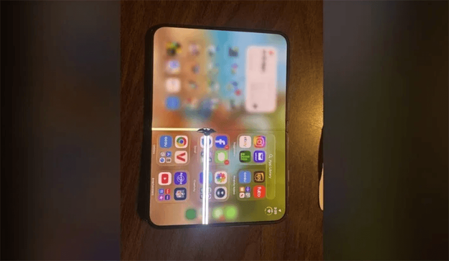 iPhone Duo bị nứt sọc màn hình hiển thị dọc theo trục nếp gấp
