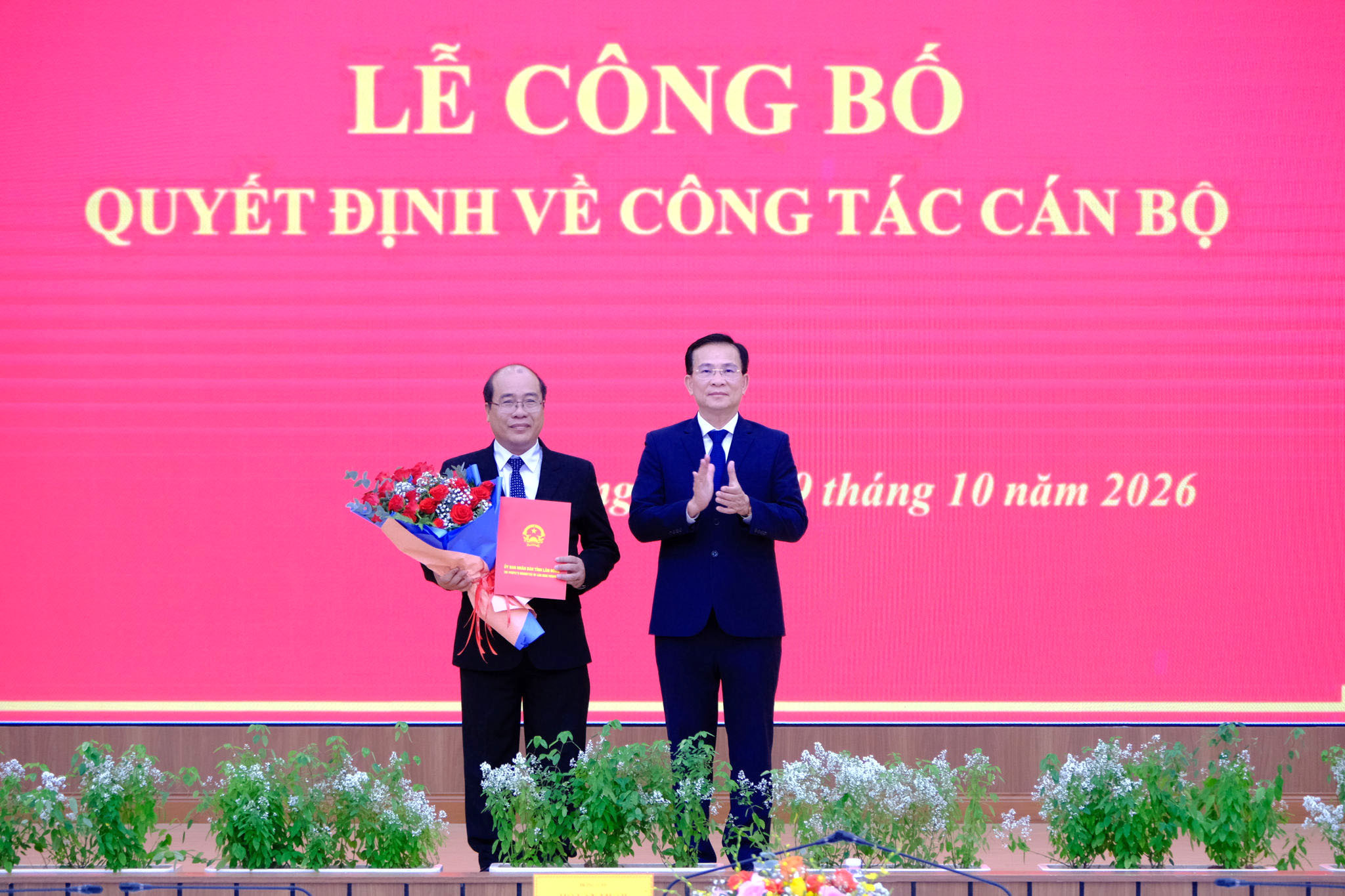 trao-quyet-dinh-bo-nhiem-giam-doc-so-xay-dung-(1).jpg