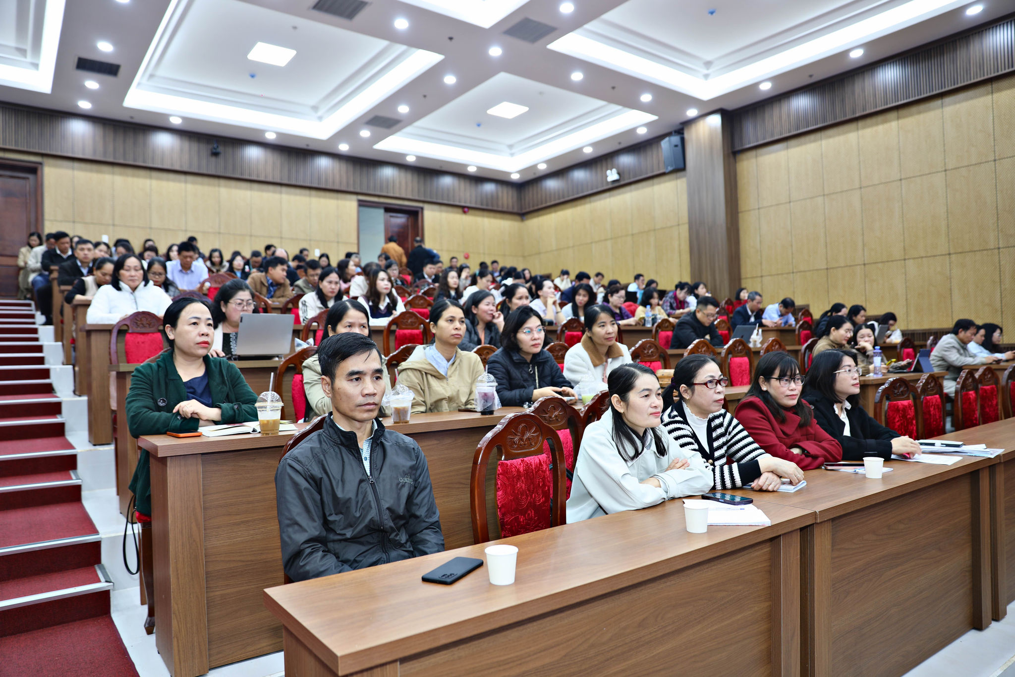 Các đại biểu tham dự Hội nghị tại điểm cầu Ủy ban MTTQ Việt Nam tỉnh Lâm Đồng. (Ảnh: Chính Thành)